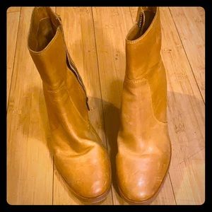 FRYE Women’s boots